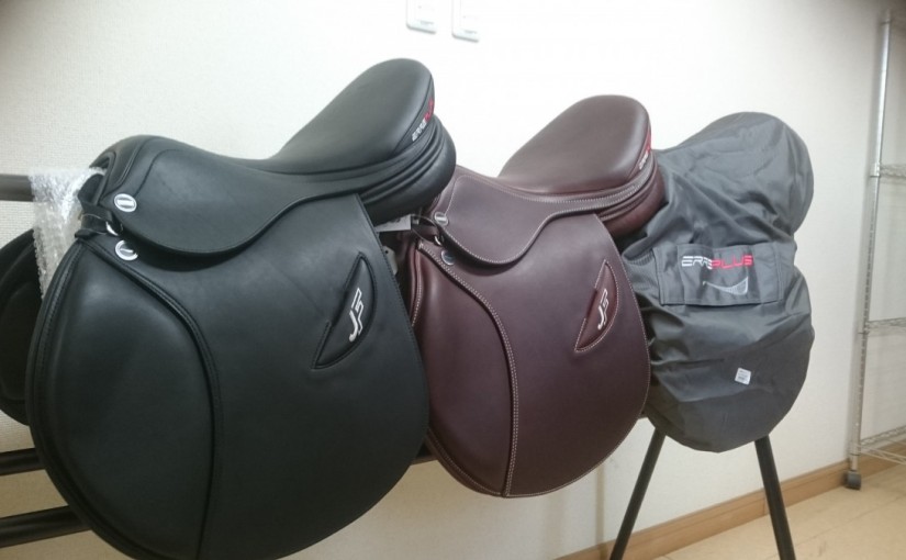 乗馬クラブ　エルミオーレ三河高原に新しい障害鞍が届きました（岡崎市/P様）